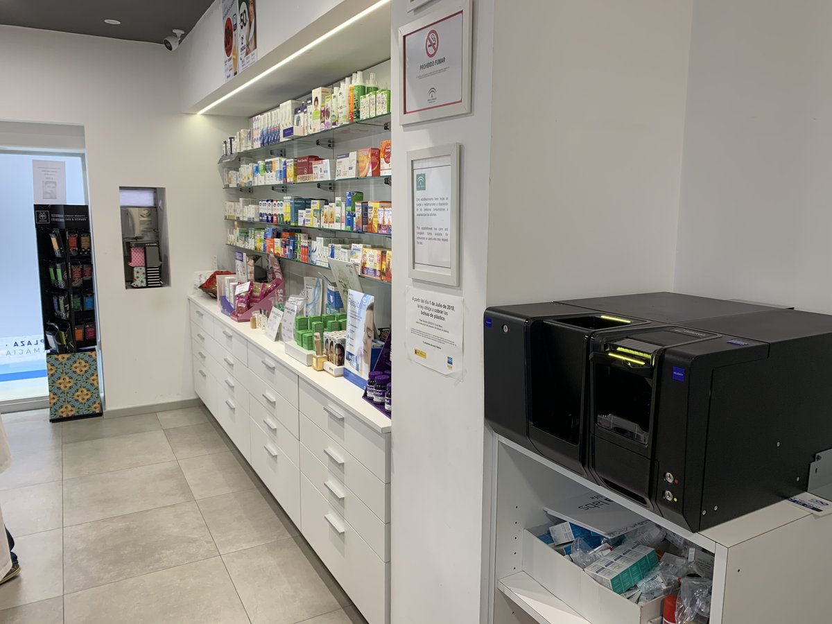CashInfinity_es's tweet photo. Aquí os mostramos una nueva instalación de CashInfinity CI-5 instalado en un lugar accesible pero discreto de la farmacia. Instalación 100 % integrada con #FARMATIC. #gestionefectivoenfarmacia #cashinfinity #kioscocash https://t.co/ZsWTiuZz5d