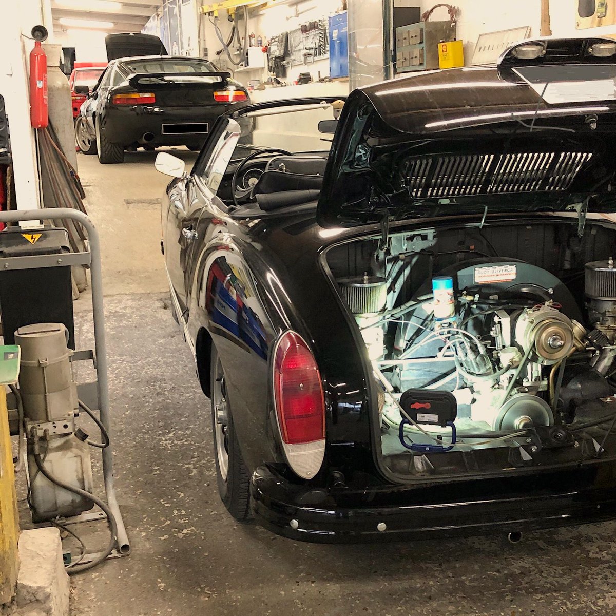 AutoRosati's tweet photo. Le charme #KarmannGhia 
.
.

#vw #VWClassic #aircooled #vwaircooled #volkswagen #ratlook #aircooledvw #aircooledtop #aircooled_world #aircooled_society
#karmann #karmannfans #karmanghia #ghia #vwkarmannghia #vwkarmann #vwghia #vwtype14 #typ14 #type14 https://t.co/2Pm1SgfD0M