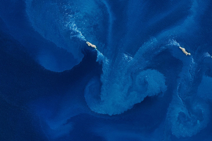 NASAEarth's tweet photo. Our November puzzler is out. 🧐 

Your challenge is to use the comments section to tell us what we are looking at, where it is, and why it is interesting. 🛰️ 

Good luck! 🌍 
https://t.co/FQ0fVSWbZl https://t.co/kZArgf0nMp