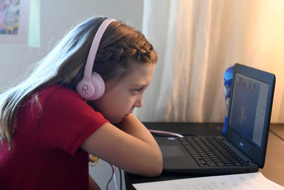 Kidevolve's tweet photo. NOT ALL SCREEN TIME IS CREATED EQUAL - Parents/educators need to know the difference; kid's mental health & learning at risk.
#kidmentalhealth #kidevolve #mindfulparenting #kidsmindfulness #COVID19 #homeschooling #kidshealth #consciousparenting #pandemic
https://t.co/5Gf38Zqrtq https://t.co/Ucn2oRNYUx