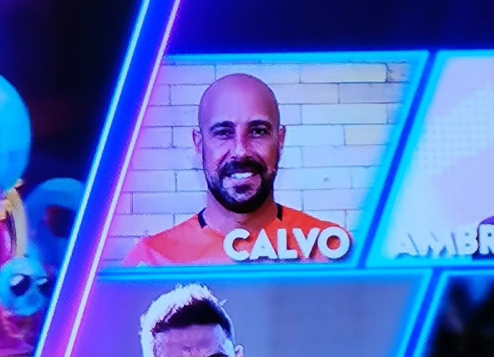 24HClips's tweet photo. LA FOTO DE PEPE REINA Y DEBAJO 'CALVO'

ME AHOGO JAJAJAJAJAJAJA
#MaskSinger #MaskSingerEstreno https://t.co/Q8oxpPa3Ci