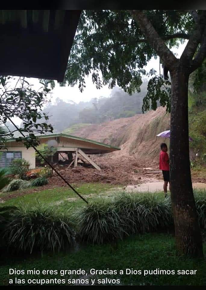 Marlenetica's tweet photo. 🌎🌬️🌪️🌧️ #ETA #EtaHurricane #ETAenCostaRica
#NoticiasCotoBrus
#Sabalito
#CotoBrus
#Puntarenas
La lucha de sabalito.. https://t.co/U3kaBsZ6A5