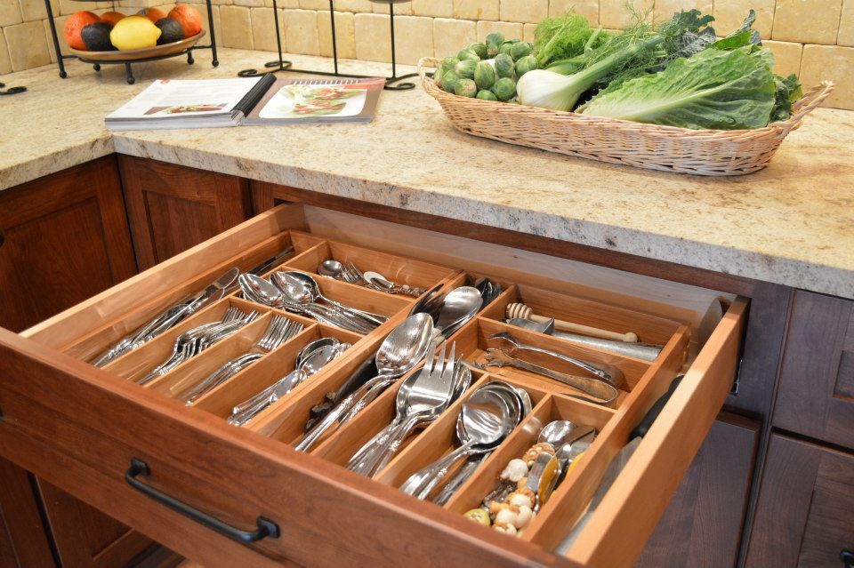 Studio76Kitchen's tweet photo. What have you got in your drawers? Kitchen drawers are the best way to organize utensils, spices, small gadgets, storage containers, and even pots and pans! https://t.co/7dZaESf7yF