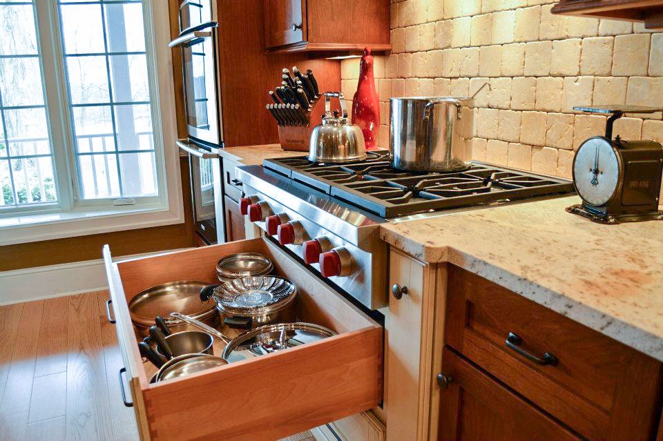 Studio76Kitchen's tweet photo. What have you got in your drawers? Kitchen drawers are the best way to organize utensils, spices, small gadgets, storage containers, and even pots and pans! https://t.co/7dZaESf7yF