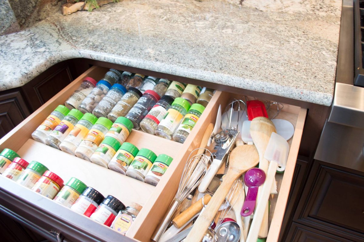 Studio76Kitchen's tweet photo. What have you got in your drawers? Kitchen drawers are the best way to organize utensils, spices, small gadgets, storage containers, and even pots and pans! https://t.co/7dZaESf7yF