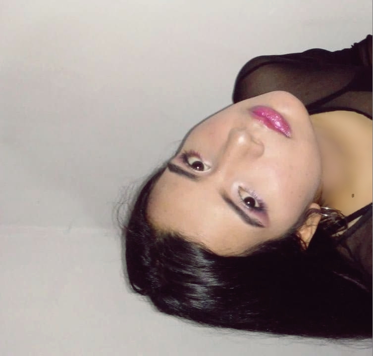 lauqch's tweet photo. Ustedes me ven así normal, pero yo en realidad estoy ciega e' bolas. 🤓
Por cierto, estas fotos son resultado del maquillaje para el #HiveMakeupChallenge de la semana 15.
Abajito link ⬇️ ❤️
#hive #posh https://t.co/h50NV2A2yO