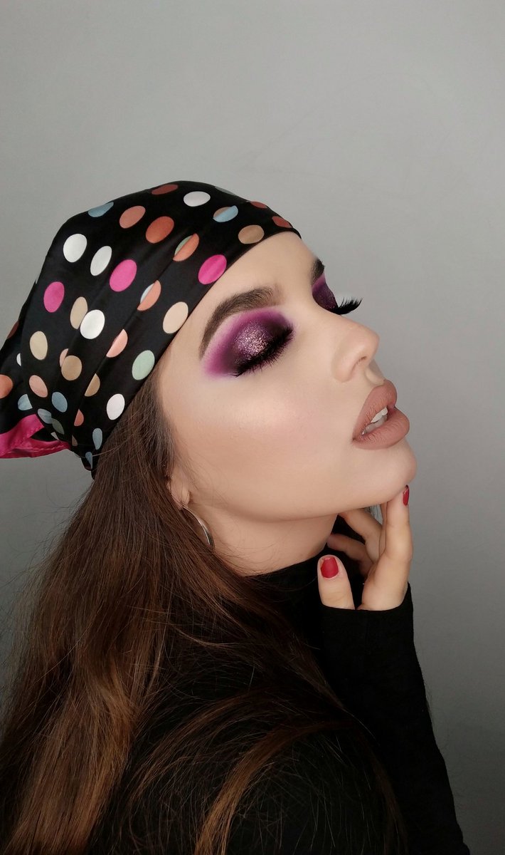 Vynya2's tweet photo. Holii!! Ahumado morado con glitter en tonos rosas espero que os guste💜💜 https://t.co/vlbGfxRRgw