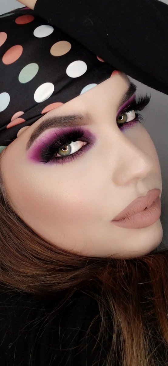 Vynya2's tweet photo. Holii!! Ahumado morado con glitter en tonos rosas espero que os guste💜💜 https://t.co/vlbGfxRRgw