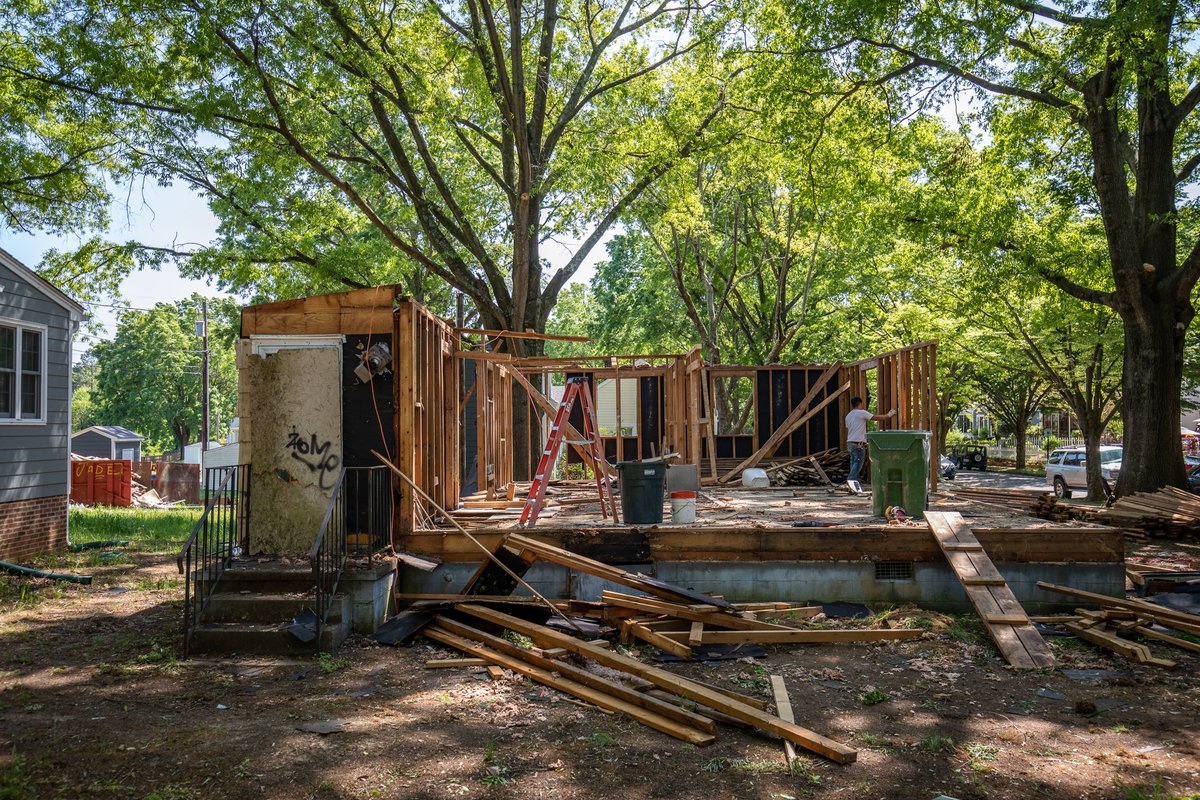 projectHOMES's tweet photo. It is now on it’s way to becoming a beautiful addition to the Maymont neighborhood, by providing another affordable homeownership opportunity. Be sure to keep an eye out for this one! 

#transformation #constructionphotography #affordablehousing #richmondva #richmondrealestate https://t.co/lmeSpnwIVP
