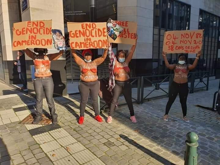wanengonwei's tweet photo. CAMEROUN & GENOCIDE. Another Holocaust. The women and their children continue to bear the brunt of it all. (Bobi Tanap women in Belgium)
#StopTheGenocideInSouthernCameroons
#endcamerounmassacres
#HolocaustMemorialDay
#pureevil
#Genocide2020
#kumbamassacre https://t.co/lKyBmLp6Qx