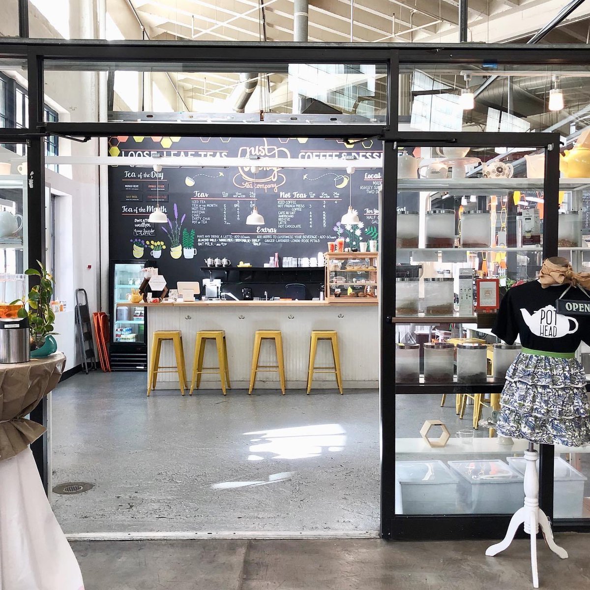 SAUEBLACKGA's tweet photo. This Black-Owned Tea Shop in Atlanta is the Perfect Place for Tea Lovers 🍵 

📍Just Add Honey Tea Company

684 John Wesley Dobbs Ave NE, Atlanta, GA 30312 https://t.co/UndiOUIZKg