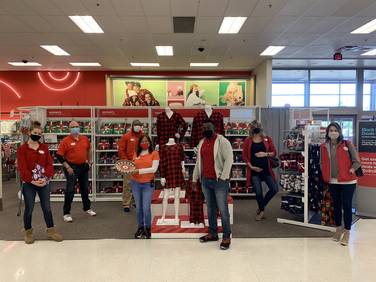 maxwellwiller's tweet photo. Always such a fun week to recognize our D311 talent we are thankful for ❤️Linda, Lucille and Paola are all awesome TMs and Leaders at our Westhiemer stores!!  #D311 #G392 #Thankful2020 @emilytux @johnp_sheehan @linmwheel @brandonsmitha @Elizabetheeuwes @heciamp https://t.co/8ysoHOmV2L