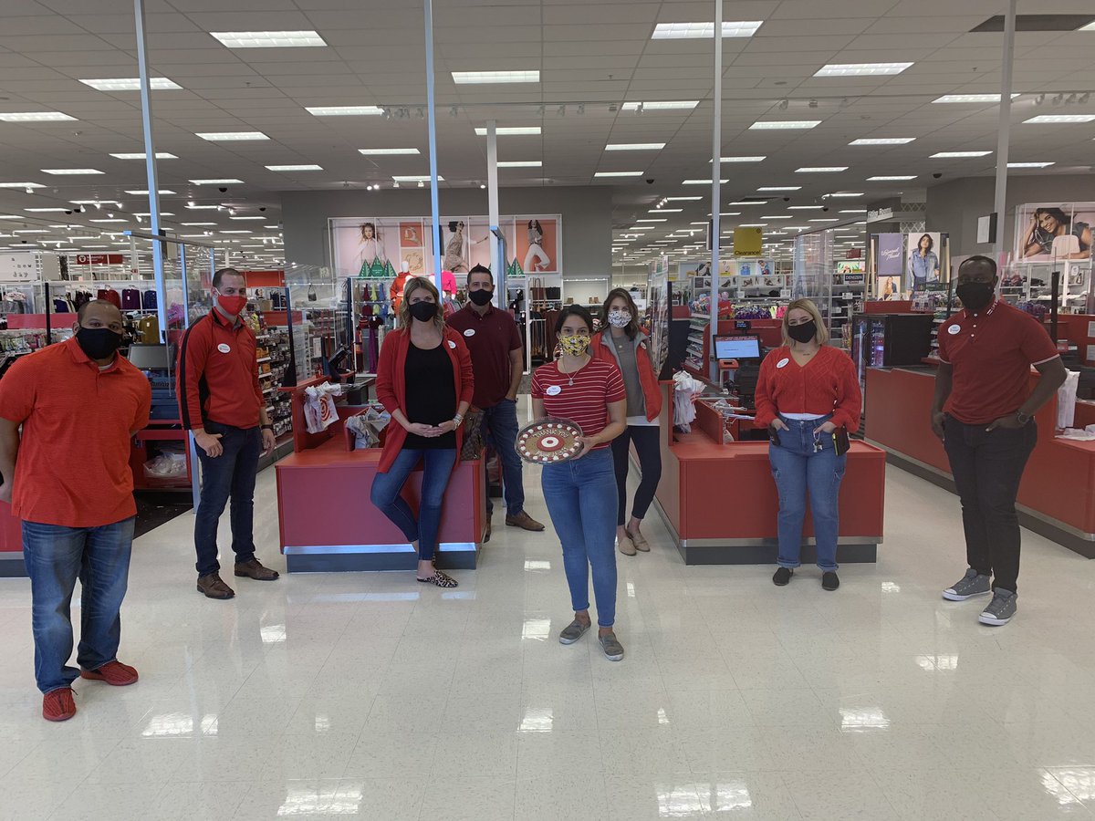 maxwellwiller's tweet photo. Always such a fun week to recognize our D311 talent we are thankful for ❤️Linda, Lucille and Paola are all awesome TMs and Leaders at our Westhiemer stores!!  #D311 #G392 #Thankful2020 @emilytux @johnp_sheehan @linmwheel @brandonsmitha @Elizabetheeuwes @heciamp https://t.co/8ysoHOmV2L