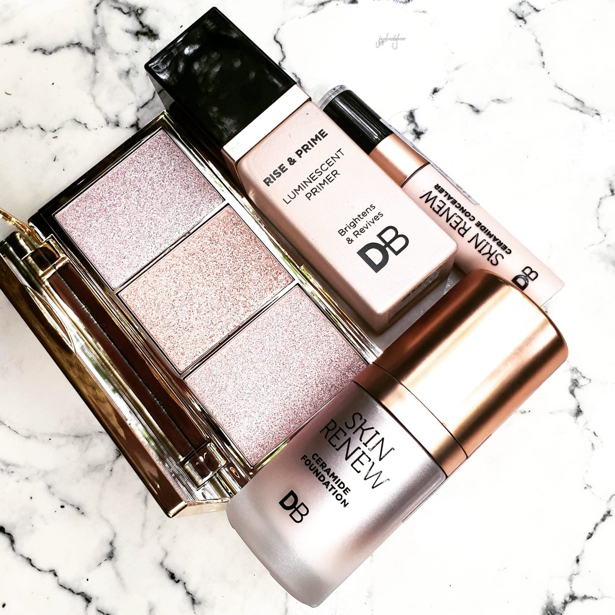 Tarabirds's tweet photo. so excited to be working with one of my fave ever brands Designer Brands Cosmetics sent me some of their newest releases! https://t.co/6DQOx5dJMK I will be filming a first impressions soon! #dbcosmetics https://t.co/HwJoPrIDU3