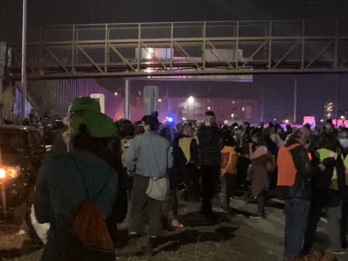 kscullinfox9's tweet photo. Demonstrators have been stuck on 94 for at least an hour, police not letting them exit.  Police say they’re all under arrest. Unclear what’s going to happen to the 500+ people. https://t.co/uKqTIjeQ53