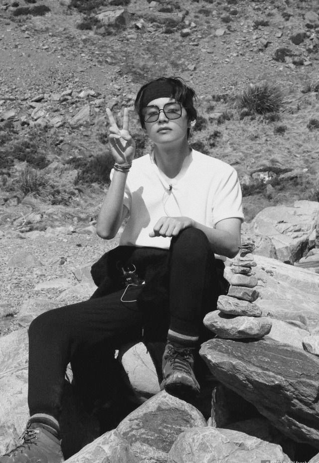 Taehyung and his Savage weverse replies-            []