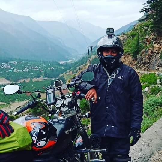 wg4india's tweet photo. Komic village is situated above 15000 feet above sea level and the world's highest village connected with road 🌍 #discoverytravelandliving #bikerpose #goprohero7 #travellife #bikerlife #mountainview #valleyview #natgeo #incredibleindia #spititourism #photographyislife https://t.co/OXQVIn1Yh8