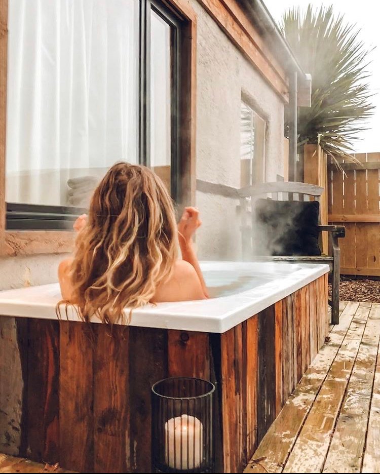 Hey ladies, 

We wanted to remind you how important your mental health is. Please take the time to sit down, spend time with your loved ones and do what’s important for you 💚

A bath sounds pretty nice too 😉

Picture from @tinyblueearth