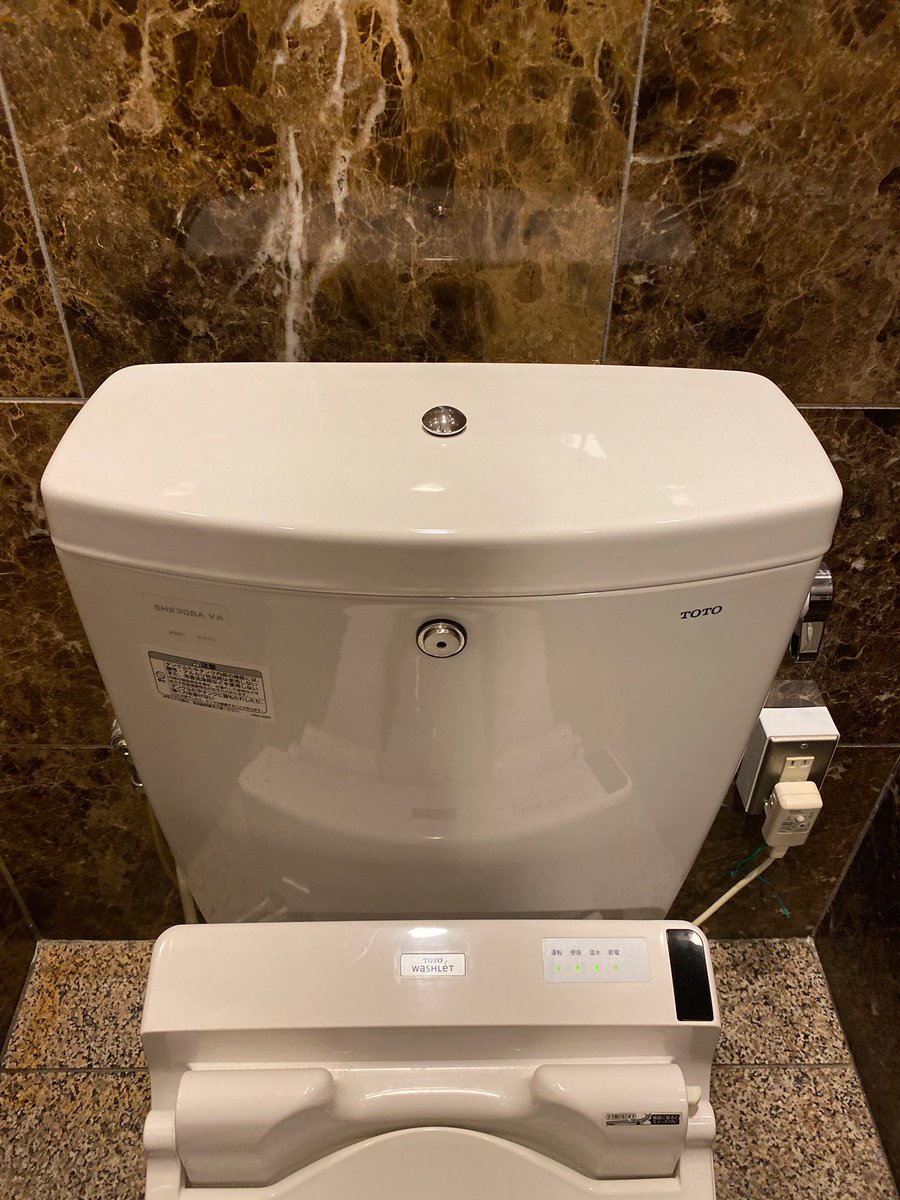 mi_imo_kagami's tweet photo. 今日の全便器はここ！ https://t.co/hrpoK9TBZO