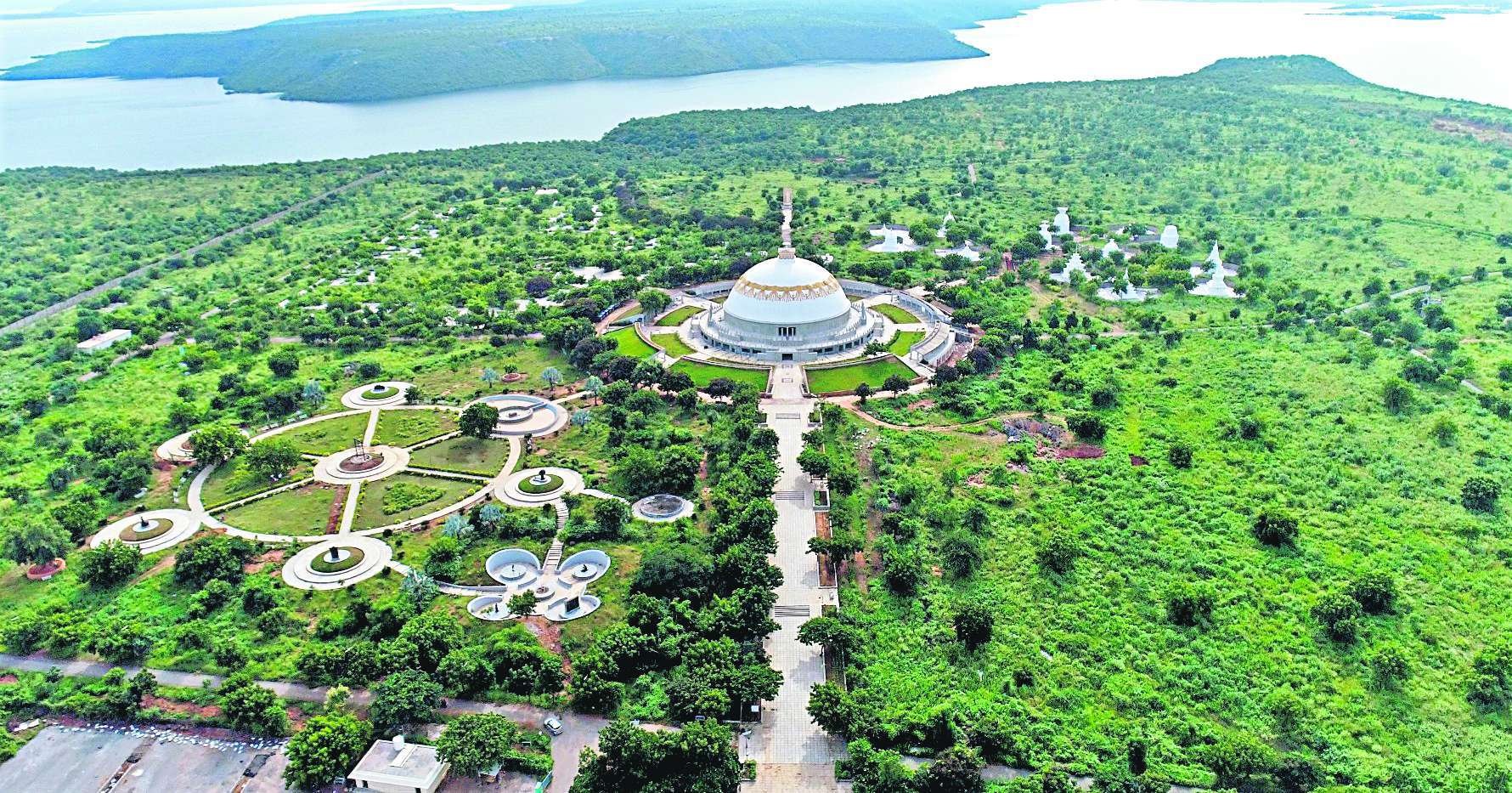 EmB5OrAVoAEmr8p?format=jpg&name=large