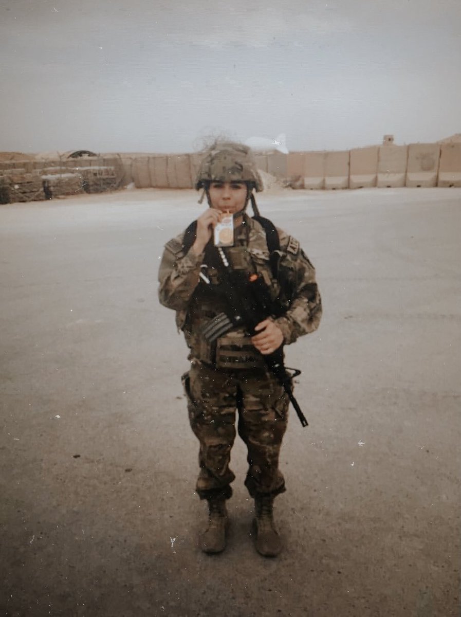 FirstGenWatts's tweet image. 🇺🇸VETERAN SHOUT OUT🇺🇸
Goes to our amazing veteran liaison @yoitsjen. Not only did Jen serve our country, she is also a first gen student! She does it all 🤩 Thank you for your service Jen and to anyone else who has served our country! ❤️🤍💙 #FirstGenWeek #FirstGenVeterans