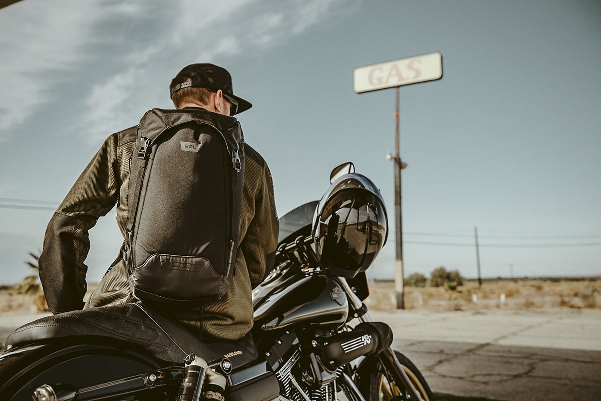 IconOneThousand's tweet photo. With an 23-liter capacity and a padded laptop compartment, the SQUAD4 Backpack has plenty of room to facilitate your daily needs.
•
•
#icon1000 #onepossiblefuture #iconmotosports #SQUAD4Backpack #SQUAD4 #MotoBackpack #MotorcycleBackpack #Backpack https://t.co/CR60MlJROh