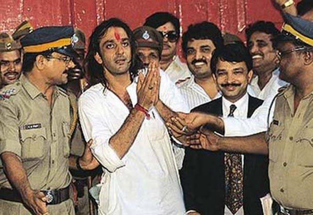 sanatana_truth's tweet photo. These pictures says everything. 

#IAmArnab
#IndiaStandsWithArnab 
#ArnavGoswami https://t.co/fN12FTRWA6