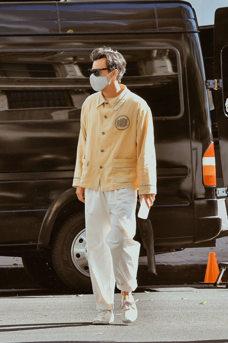 harrymoonchild's tweet image. I think we can all agree on harry styles on the set of don't worry darling.