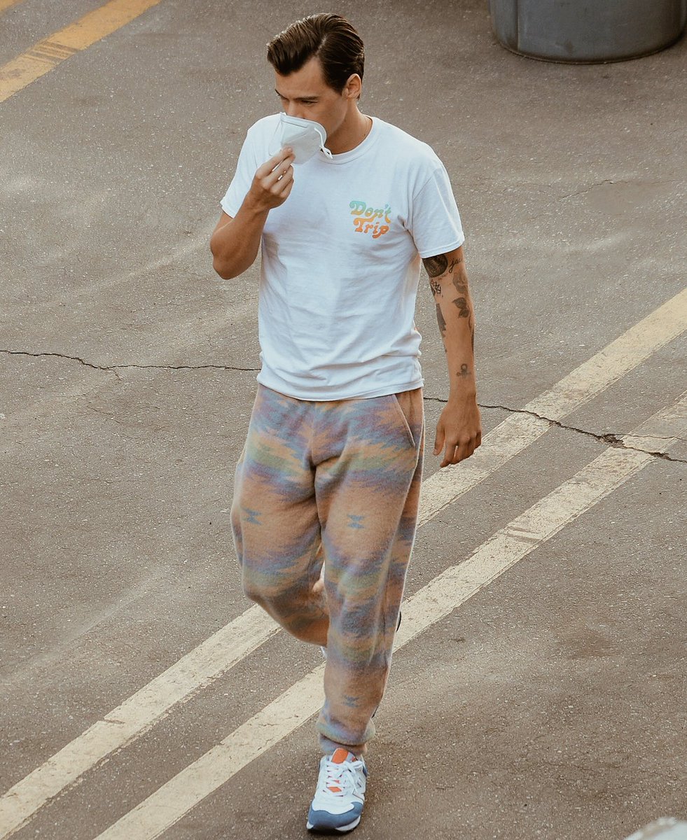 harrymoonchild's tweet image. I think we can all agree on harry styles on the set of don't worry darling.