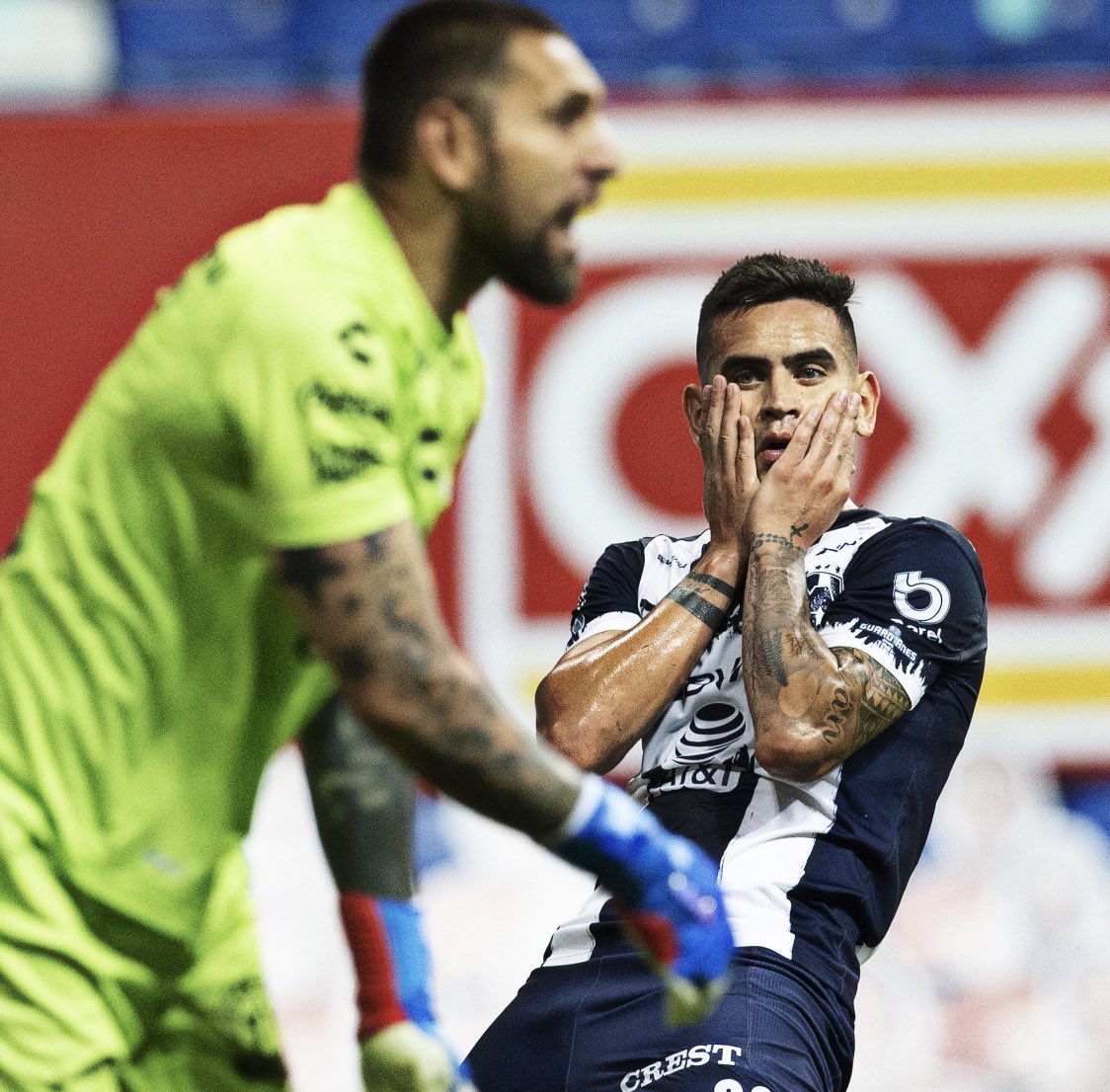 axelsolisrmz's tweet photo. @sebavegas6 sin poder creer la gran atajada del arquero @jona_orozco ante el cabezazo del andino !
@LaRoja
#FinalCopaMX #CopaMX
@Rayados vs @Xolos https://t.co/5Axd6NUsMb