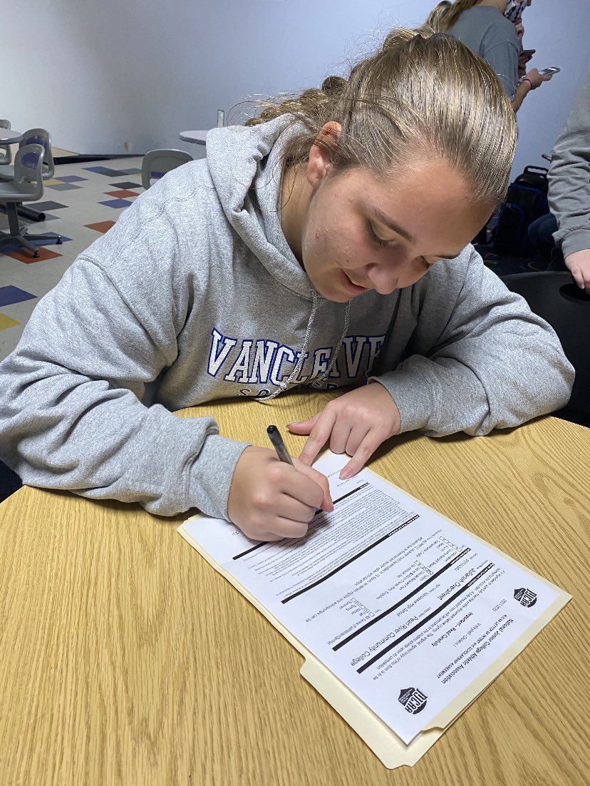 StormFP21's tweet photo. Congratulations Julianah Overstreet on making it official with Pearl River Comm College! We are very proud of you J!! https://t.co/4Fdp7097nP