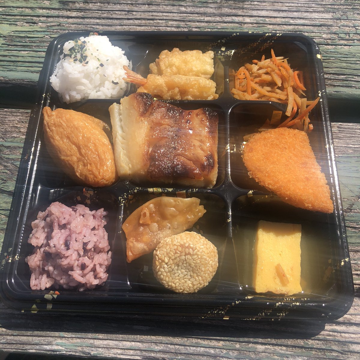 MiwaOgletree's tweet photo. #MisoButterFish #bentobox from #Times is a great deal! #HawaiiFoodie #ハワイグルメ #お弁当 https://t.co/KfZBQo6HwR