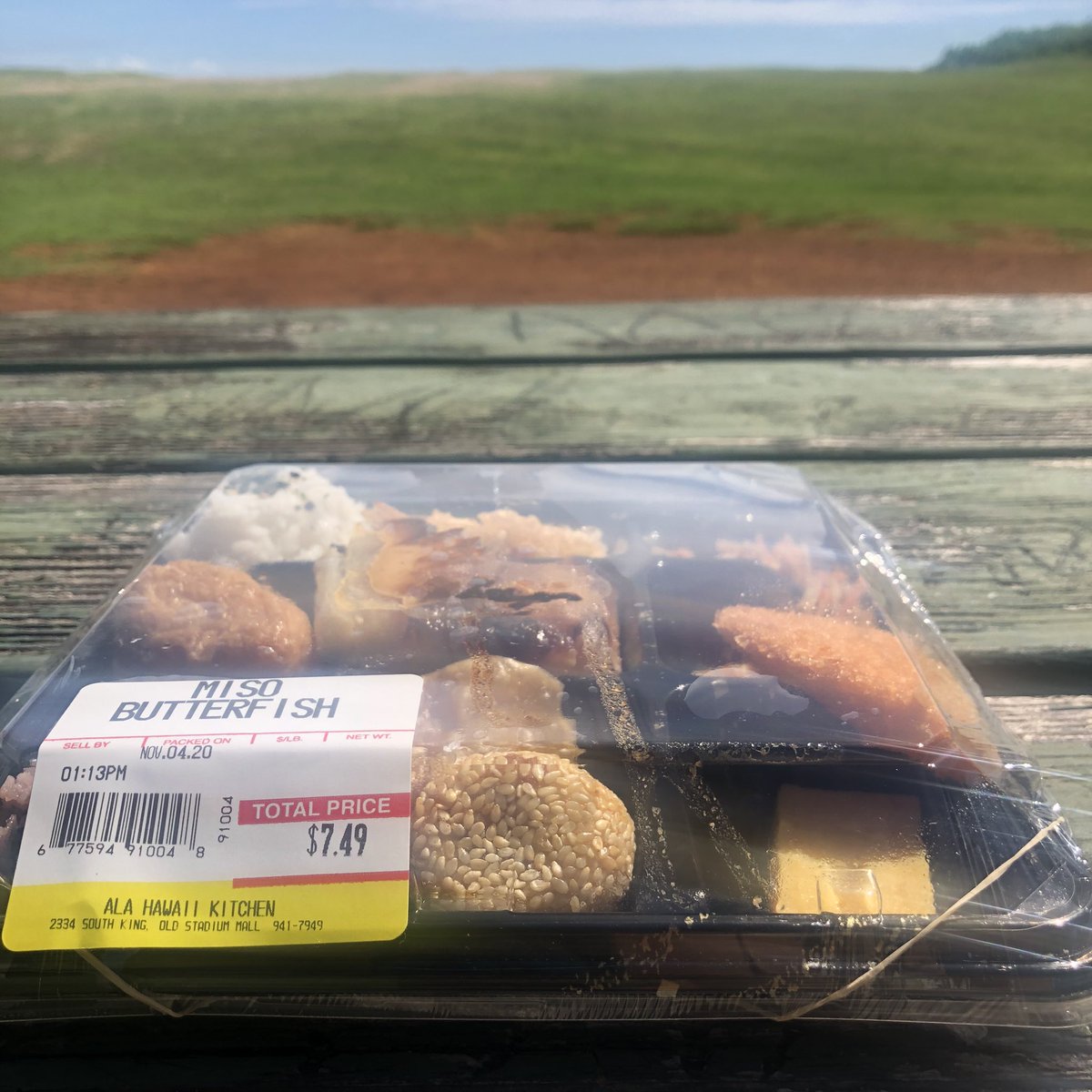 MiwaOgletree's tweet photo. #MisoButterFish #bentobox from #Times is a great deal! #HawaiiFoodie #ハワイグルメ #お弁当 https://t.co/KfZBQo6HwR