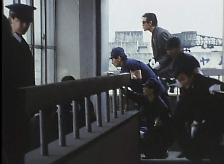 めがねのあぶデカロケ地bot On Twitter 万国橋会議センター 横浜市中区海岸通4 23 片倉が野口婦警を狙撃した場所 現場検証シーン あぶない刑事 第7話 標的 1986年11月16日放送 あぶない刑事ロケ地 Https T Co 9gniones0m Twitter