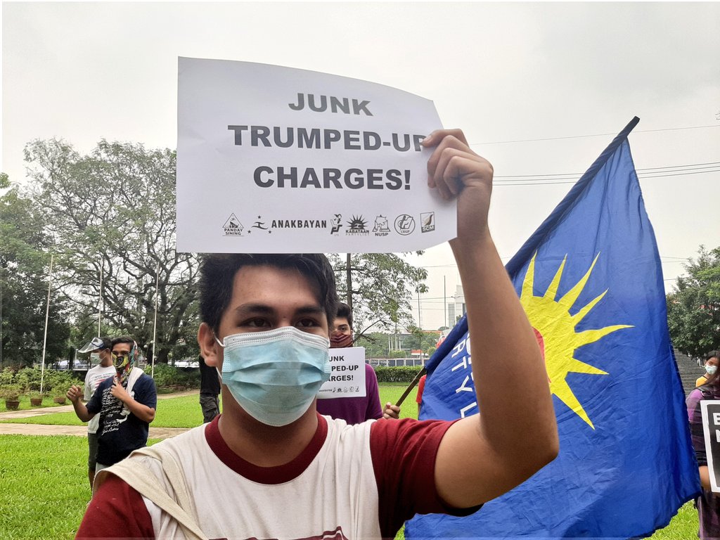 CEGPhils's tweet photo. LOOK: Various groups gather at Commission on Human Rights to call for release of #FreeManila5 and all political prisoners who are victims of state's trumped-up charges, November 5. 

#FreeManila5
#FreeAllPoliticalPrisoners https://t.co/EMvzRSRn1q