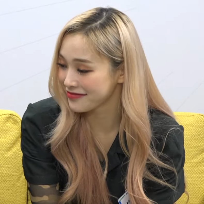 A thread of Gahyeons smile because it never fails to make me happy