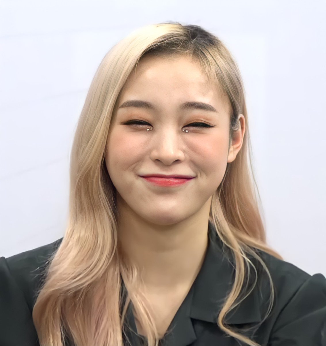 A thread of Gahyeons smile because it never fails to make me happy