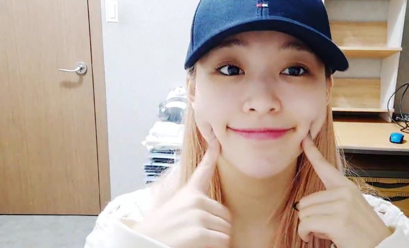 A thread of Gahyeons smile because it never fails to make me happy