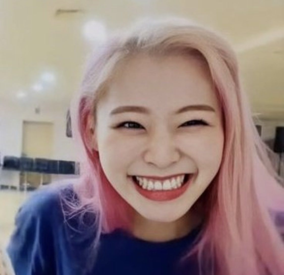A thread of Gahyeons smile because it never fails to make me happy