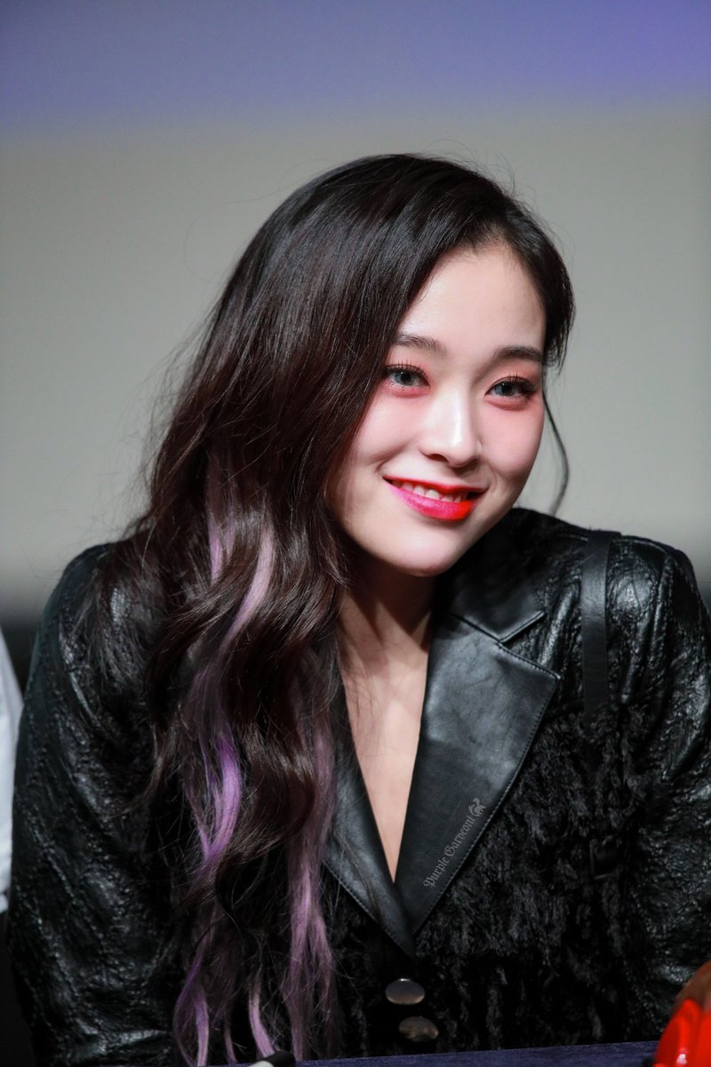 A thread of Gahyeons smile because it never fails to make me happy