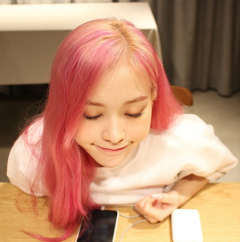 A thread of Gahyeons smile because it never fails to make me happy