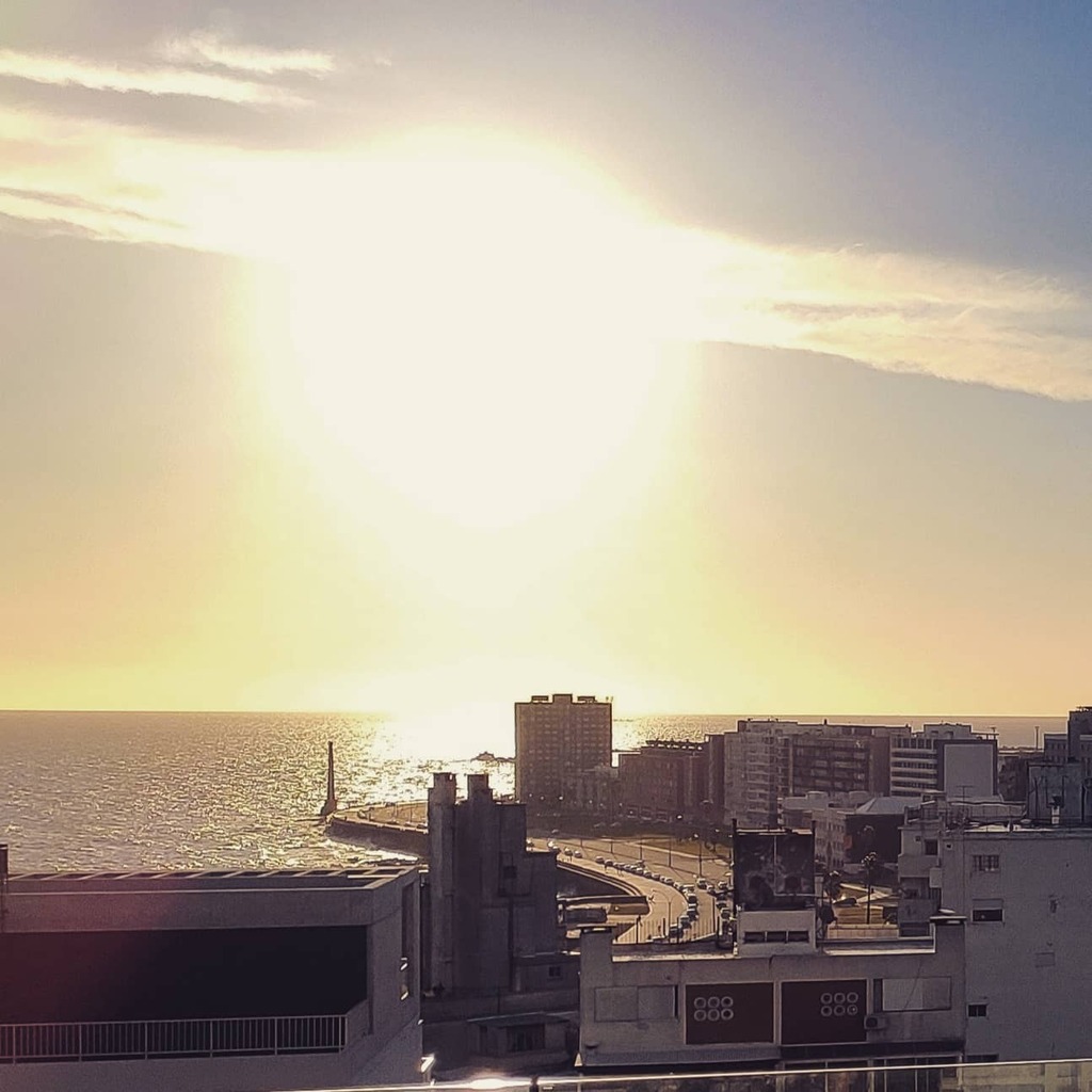 _pepepar's tweet photo. #sunset #montevideo🇺🇾 #ramblasur #fromthetoproof #cremafilter #NaturePhotography https://t.co/qERyhhPIq0