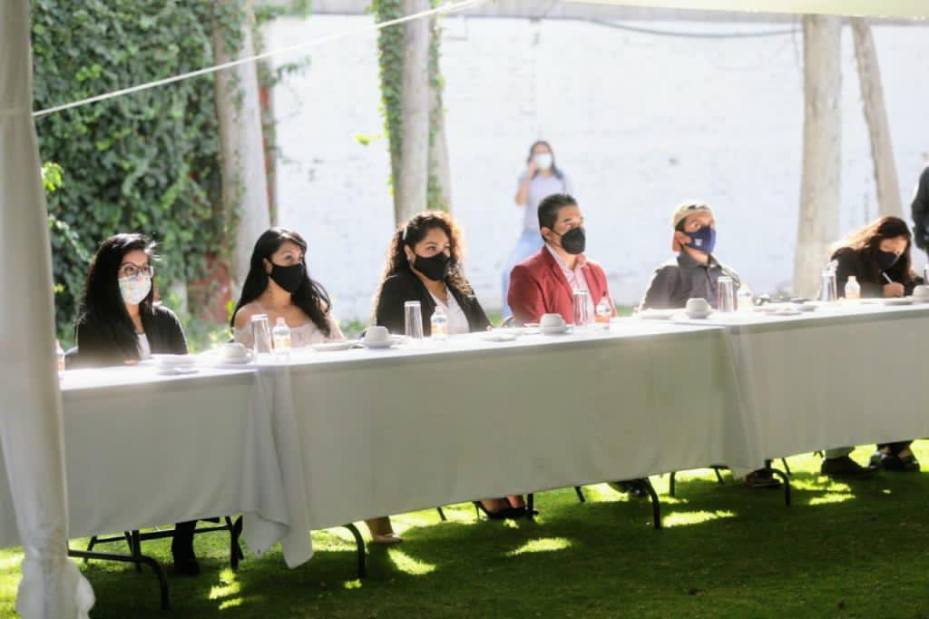 AlejandraDMV's tweet photo. En Encuentro con Dirigencias Municipales de las Regiones de Amecameca y Chimalhuacán, reiteramos: 2018 quedó atrás, el 2021 está a nuestro alcance. El @PRI_EDOMEX está de pie, está en marcha, está de regreso y vamos a dar la batalla hasta lograr el triunfo. #VamosConTodo https://t.co/VGzsWosGIC