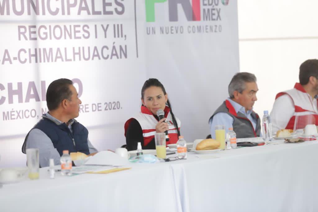 AlejandraDMV's tweet photo. En Encuentro con Dirigencias Municipales de las Regiones de Amecameca y Chimalhuacán, reiteramos: 2018 quedó atrás, el 2021 está a nuestro alcance. El @PRI_EDOMEX está de pie, está en marcha, está de regreso y vamos a dar la batalla hasta lograr el triunfo. #VamosConTodo https://t.co/VGzsWosGIC