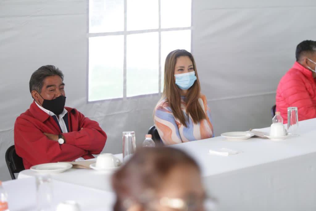 AlejandraDMV's tweet photo. En Encuentro con Dirigencias Municipales de las Regiones de Amecameca y Chimalhuacán, reiteramos: 2018 quedó atrás, el 2021 está a nuestro alcance. El @PRI_EDOMEX está de pie, está en marcha, está de regreso y vamos a dar la batalla hasta lograr el triunfo. #VamosConTodo https://t.co/VGzsWosGIC