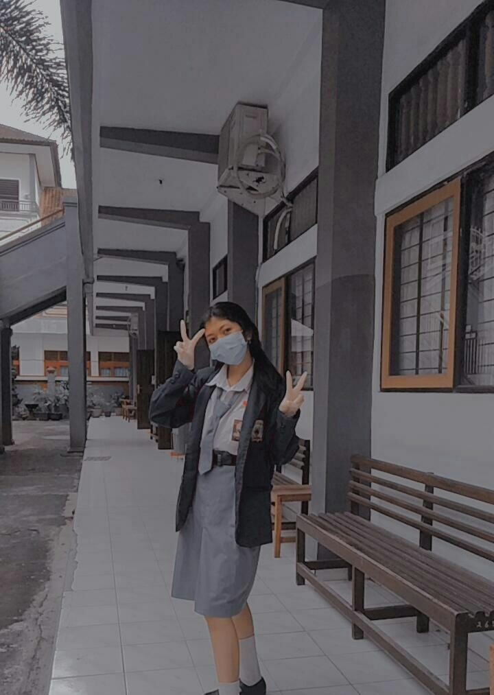 Therealmomo__'s tweet photo. Jika bisa 2 knp harus 1?
#schoolcheck #school https://t.co/Q2bYgDK0Rq