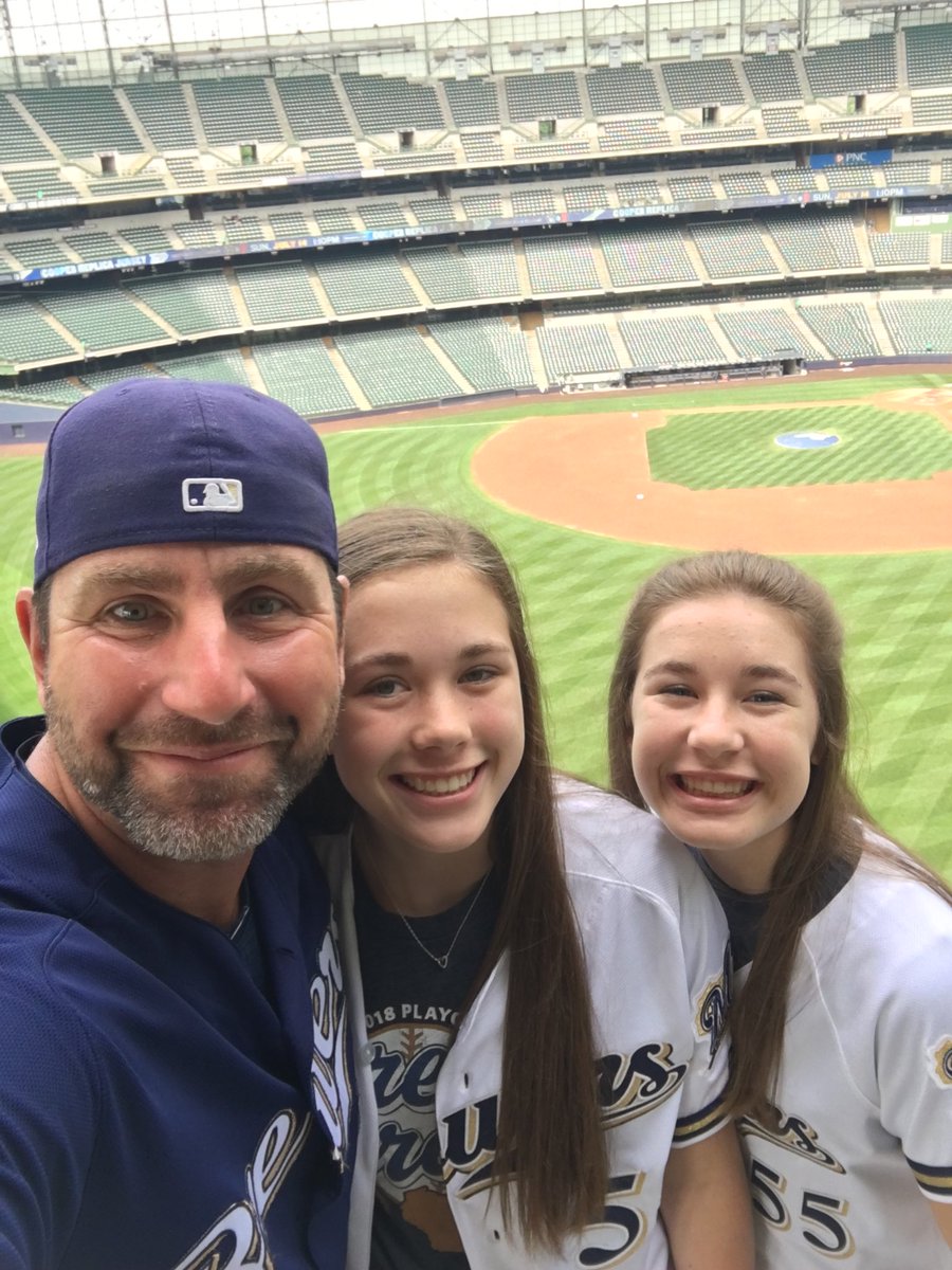 GraceHanel1's tweet photo. Congrats on a GREAT career Dad! 🍾❤️💫 @KoosforKids https://t.co/PnJ6X9z8W7