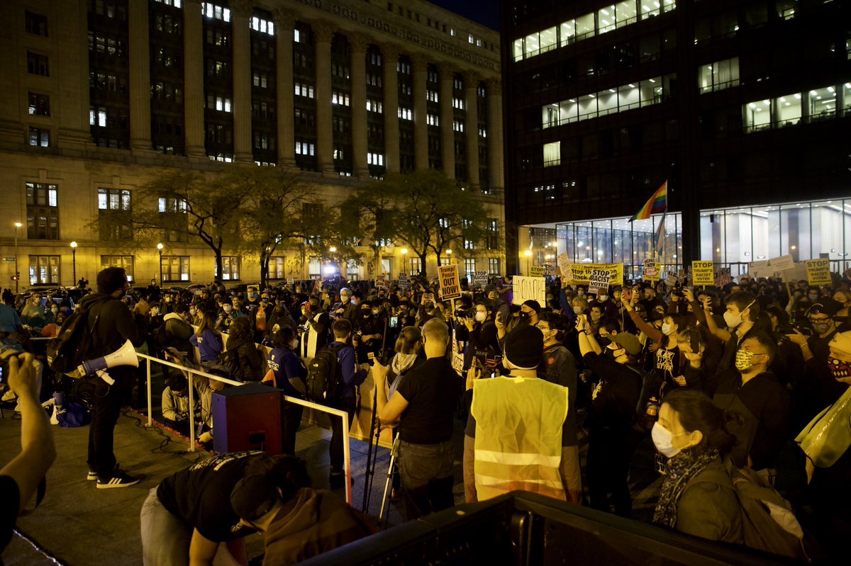 vashon_photo's tweet photo. CHICAGO: Trump Out! Power to the People! Post-Election Protest for a People's Mandate

📍Daley Plaza 

#ChicagoProtests #DefundThePolice #CPACNow #StopEvictions #HousingForAll #HealthcareForAll #IncomeForAll https://t.co/8LQS5jqbbw