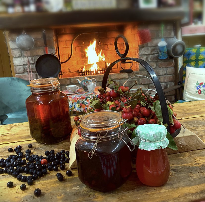 duffin_bronagh's tweet photo. Thanks @TourismIreland for the opportunity to meet International Tourism Trade #flavours20  #etoa zoom workshop and share my cookery school experiences for future travel  #sloegin #sodabread #turffire #embraceagiantspirit #cookeryschool #southderry #homefromhome @DiscoverNI https://t.co/VKXFT6YNPT