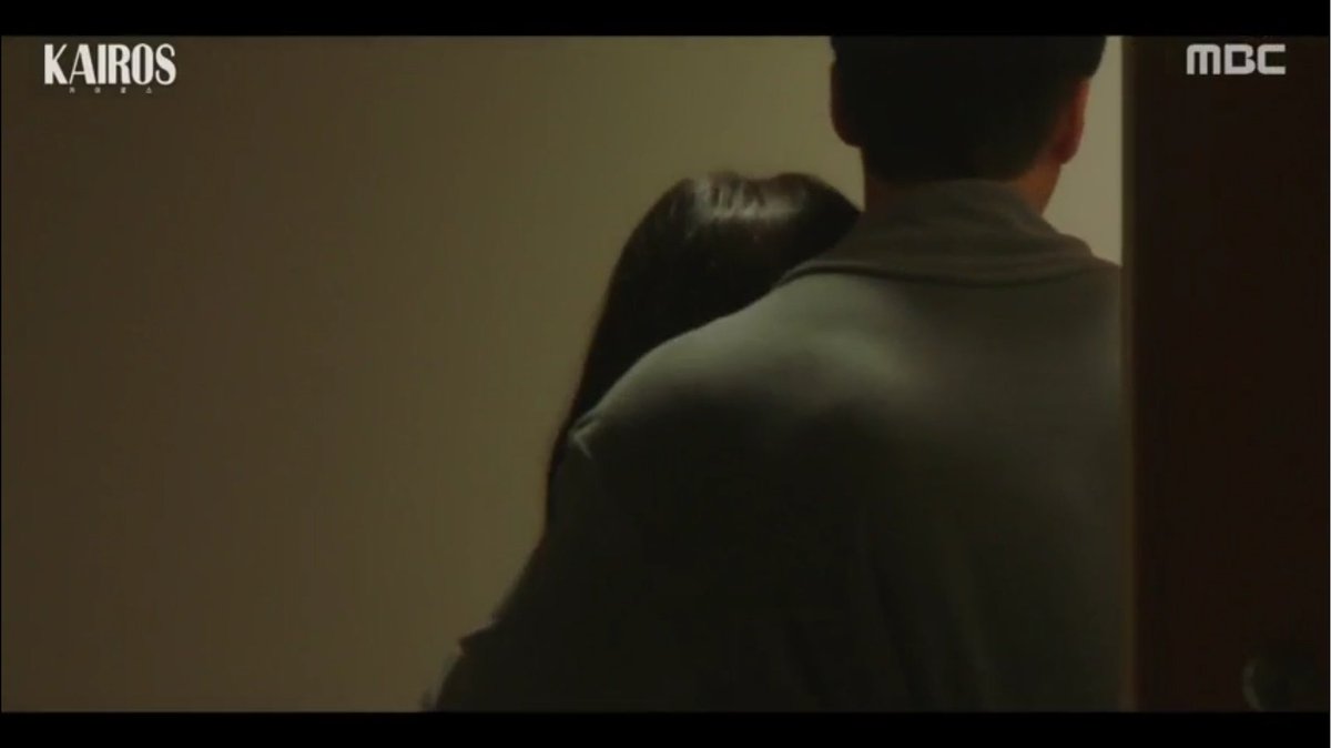 ichii_ichii's tweet photo. The manager Seo Do Kyun having an affair with his superior, Mr. Kim's wife!! 

This man can't really be trusted... but Mrs. Kim seems to be a nice &amp; innocent woman!! How come she's having an affair with her husband staff 😱
#Kairos #KairosEp4 #AhnBoHyun #NamGyuRi #LeeSeYoung https://t.co/DW3YOIgySN